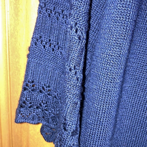 Signature by Robbie bee size M black sweater - Picture 4 of 6